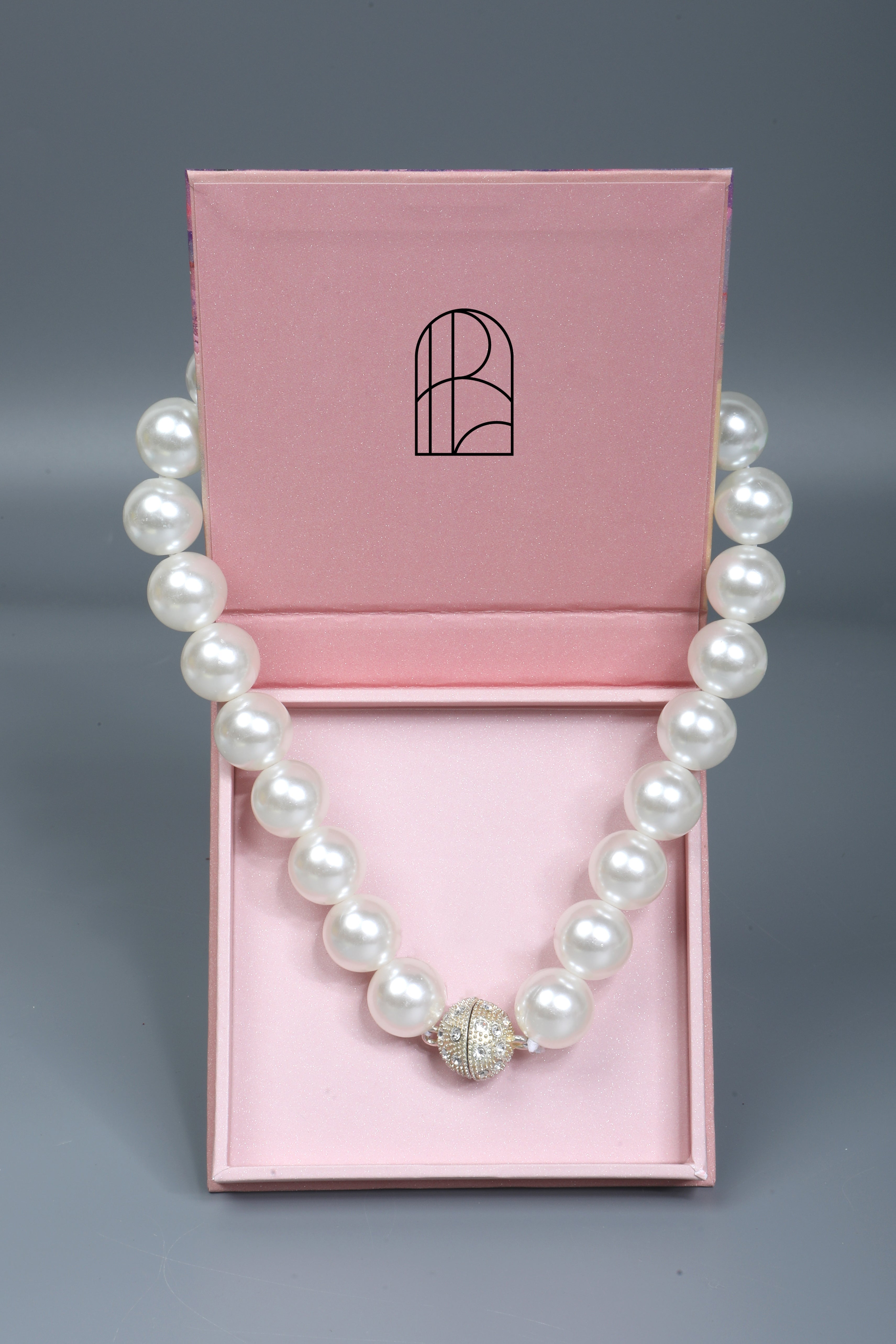 Beyondcanva pearl and diamond choker necklace