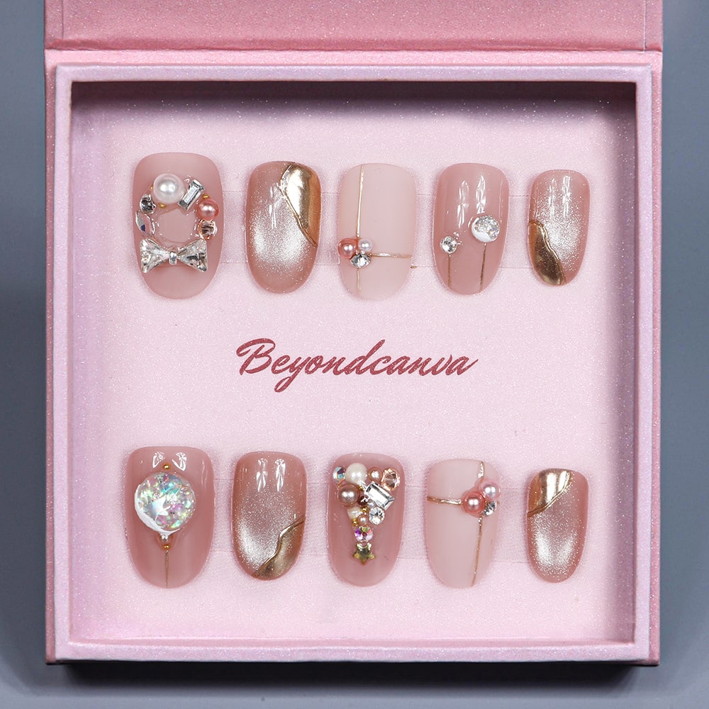 Elegant Beyondcanva press-on nails with pearl and gold accents, perfect for a luxurious and sophisticated look.