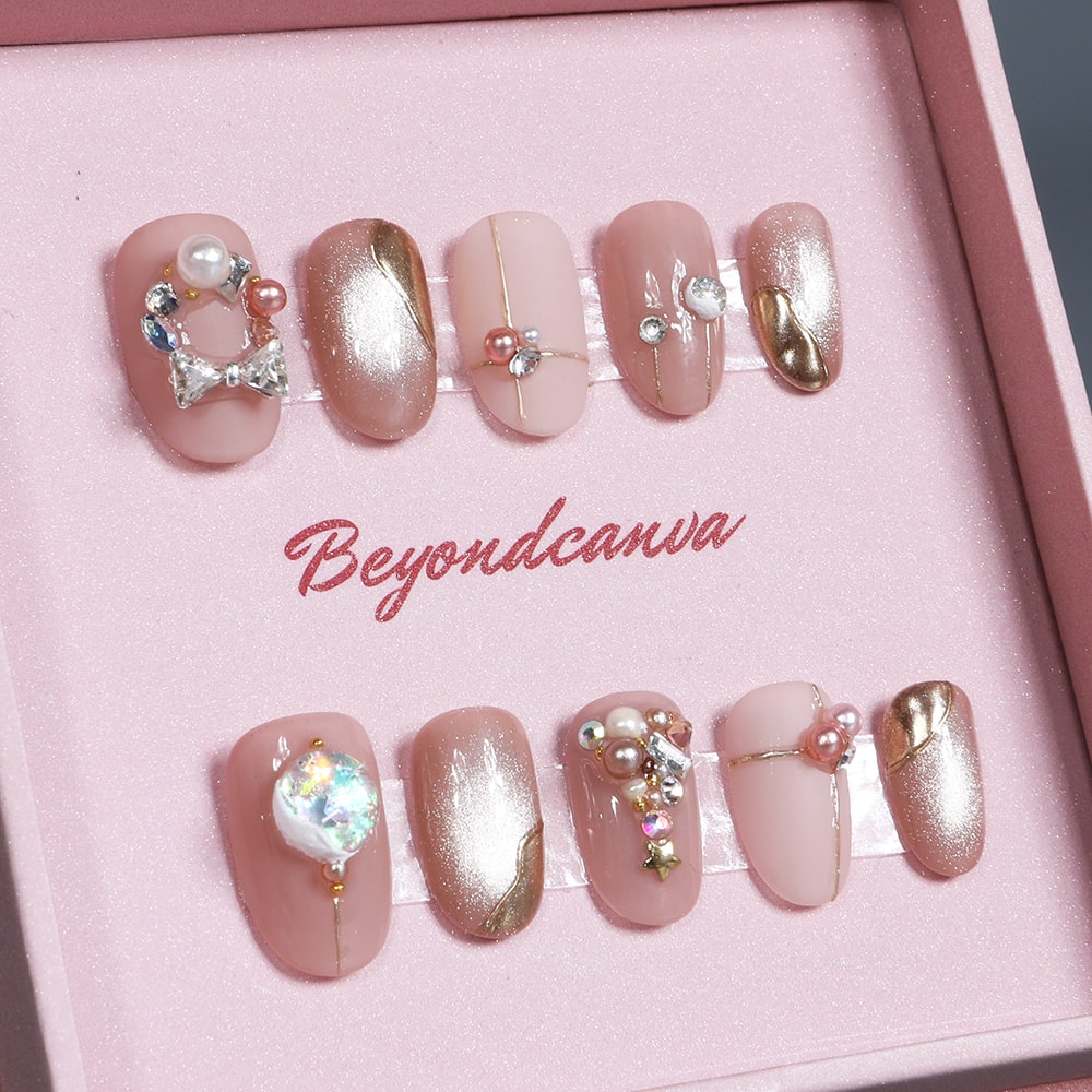 Elegant Beyondcanva press-on nails with pearl and gold accents, perfect for a luxurious and sophisticated look.