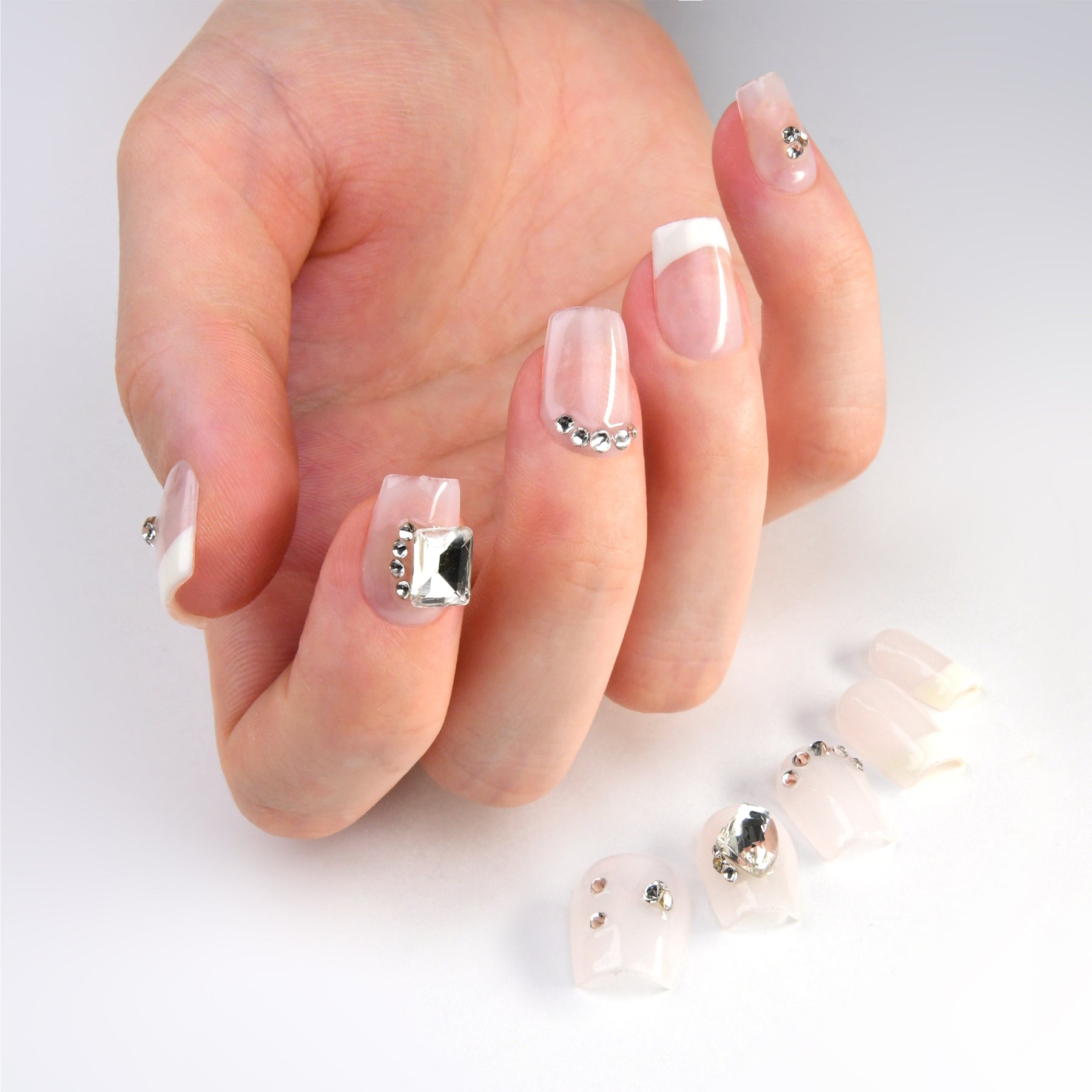 Elegant White Short Coffin Arcylic Diamond Handmade Press On Nails BEYONDCANVA